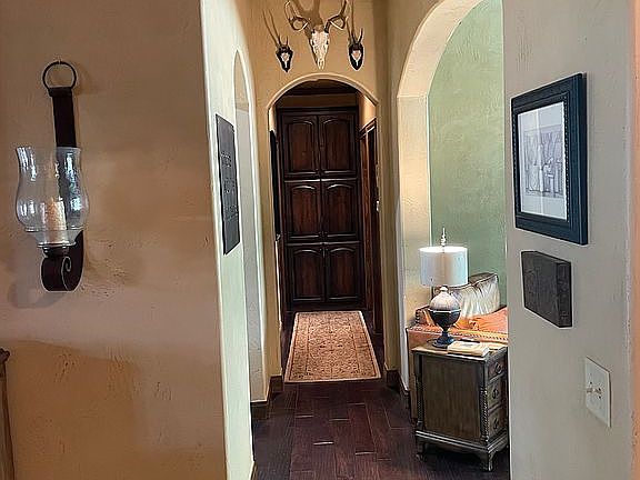 Hallway to bedrooms 1&2