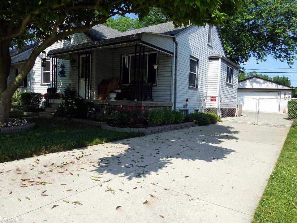 1st image of 21836 Oakwood Ave