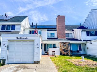 226 Dover Grn, Staten Island, NY