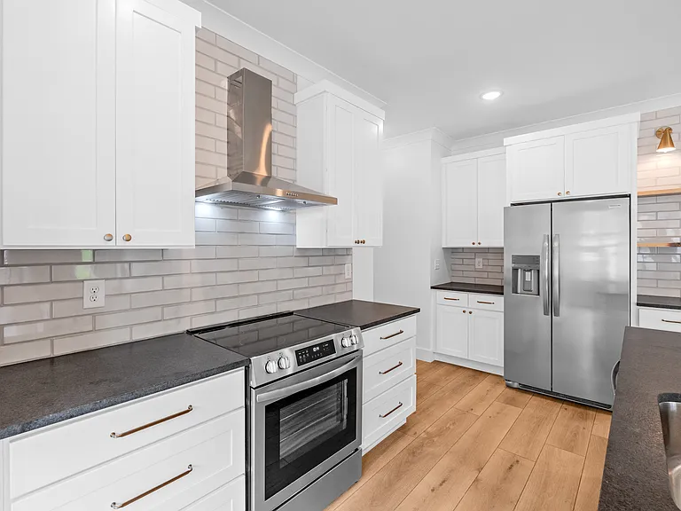 290 Morgan St — Photo 12