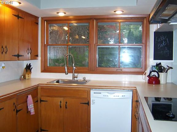2nd image of 900 SE 96th Ave