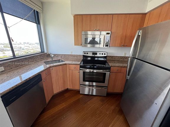 4th image of 1330 West Ave APT 3301