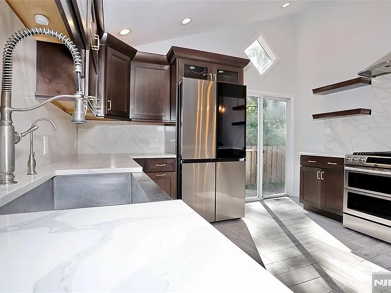 69 Pittis Ave — Photo 12