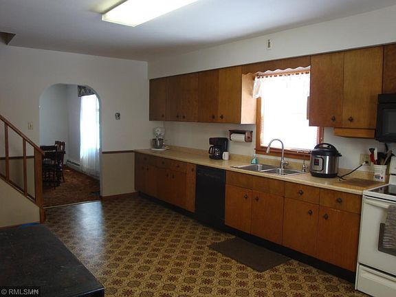 4th image of 300 3rd Ave NE