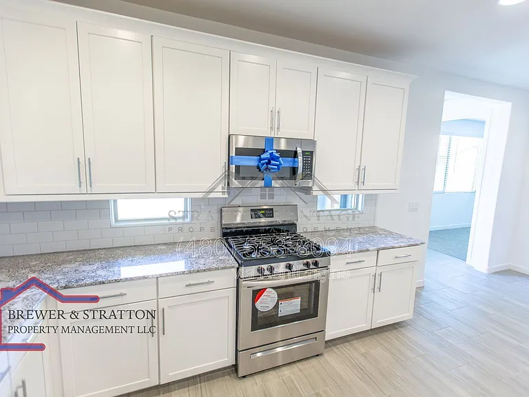 2226 E Kelly Dr — Photo 16