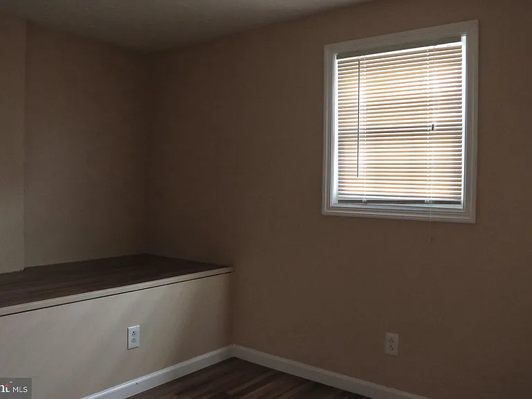 102 E Main St — Photo 18