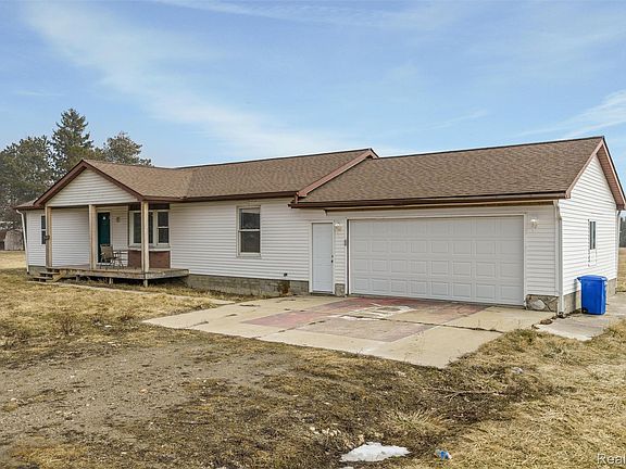 3rd image of 2460 Stapleton Rd