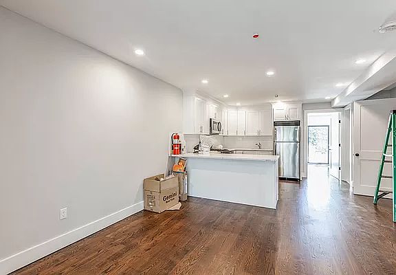 3rd image of 3013 37th St