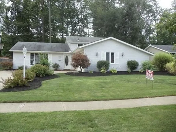 20271 Arlington Dr, Strongsville, OH 44136