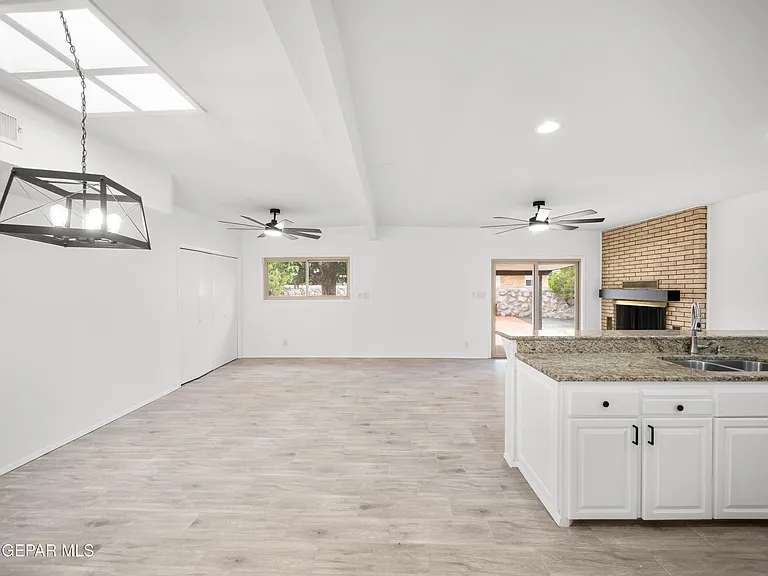 5205 Nome Ave — Photo 7