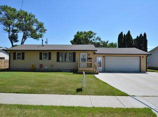 510 Kettering Dr, Aberdeen, SD 57401
