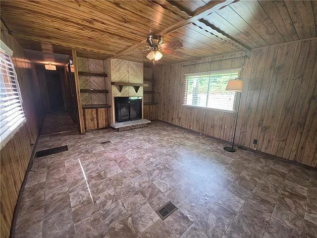 3 bed, 2.0 bath, 1120 sqft, $1,200 — Photo 2