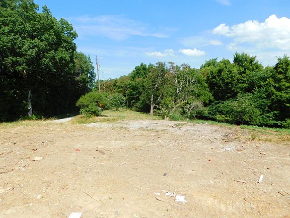 5th image of 219 Fields Ln