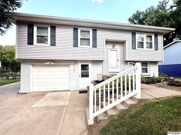 968 N 27th St, Blair, NE 68008