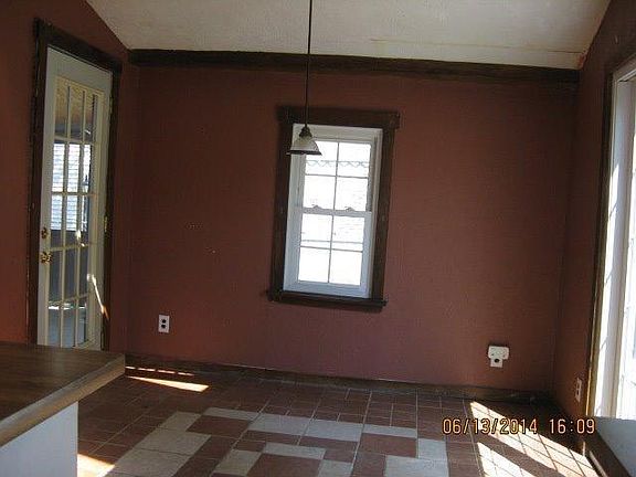 4th image of 428 Montgomery St