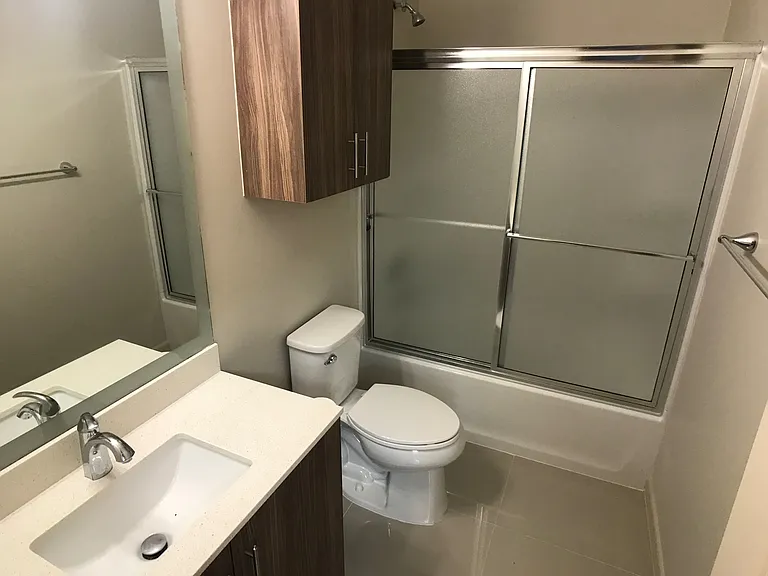 401 Newport Ave — Photo 6