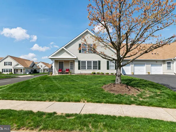 2 Avenrowe Ct, Fairless Hills, PA 19030