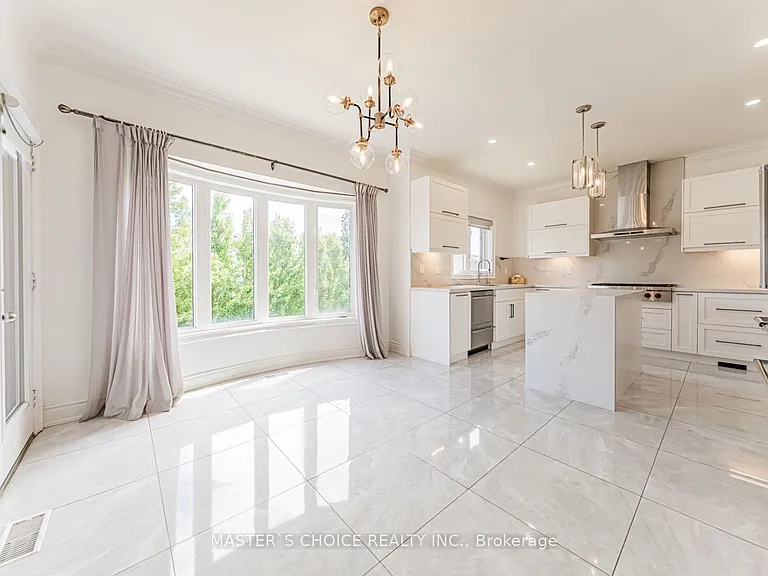 2357 Rideau Dr — Photo 11