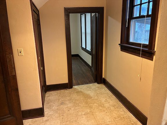 4th image of 1400 Paris Ave