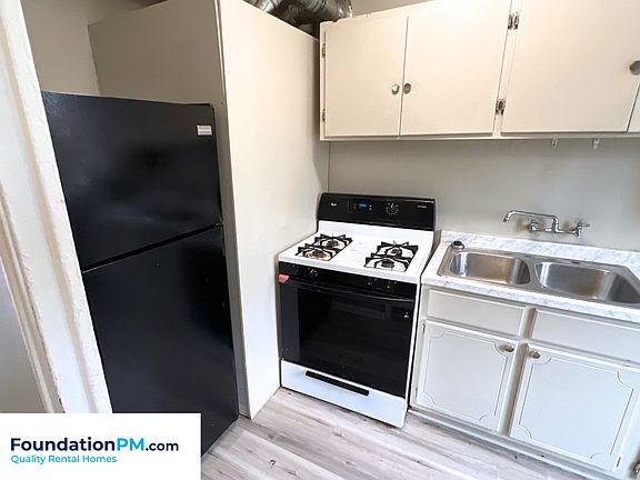 5th image of 1915 S Pkwy E APT 3