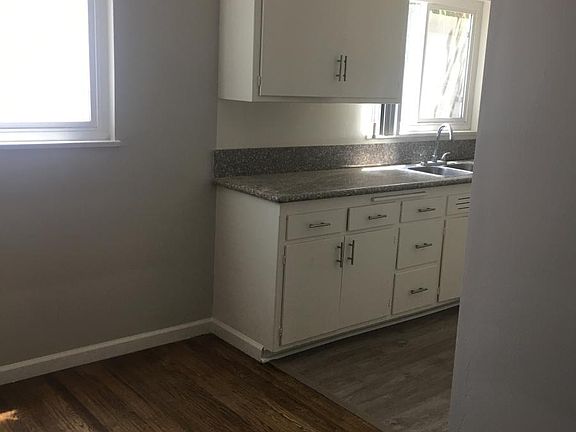 5th image of 426 S Barrington Ave APT 2