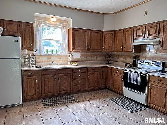 2829 E Sangamon Ave — Photo 22