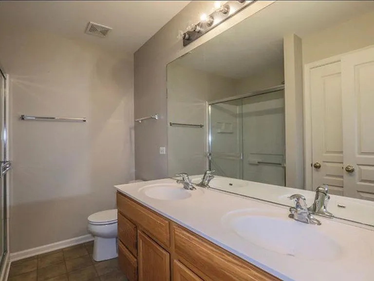 565 Conservatory Ln — Photo 9