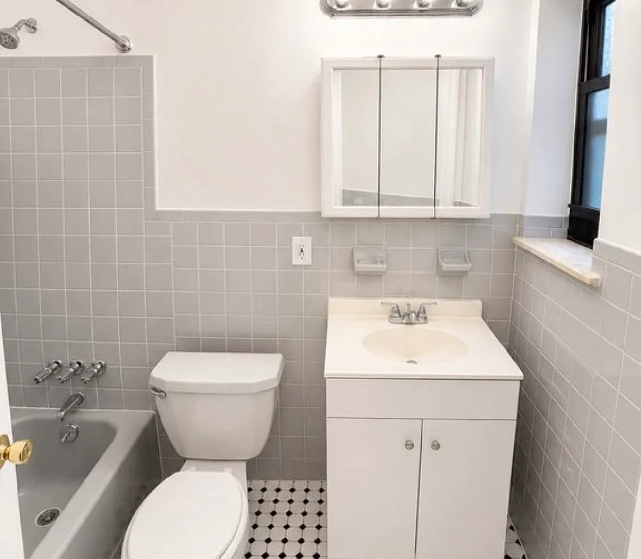 Studio, $1,687 — Photo 3