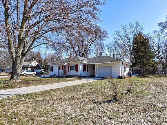 2nd image of 890 Paw Paw Dr