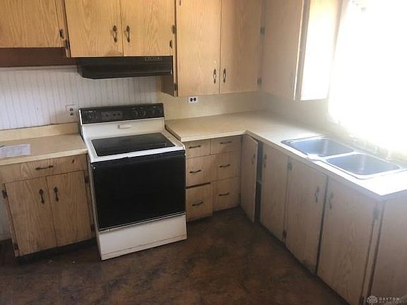 4th image of 444 Marjorie Ave