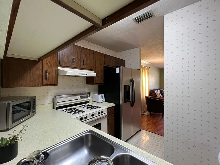 913 New Bedford Dr — Photo 4