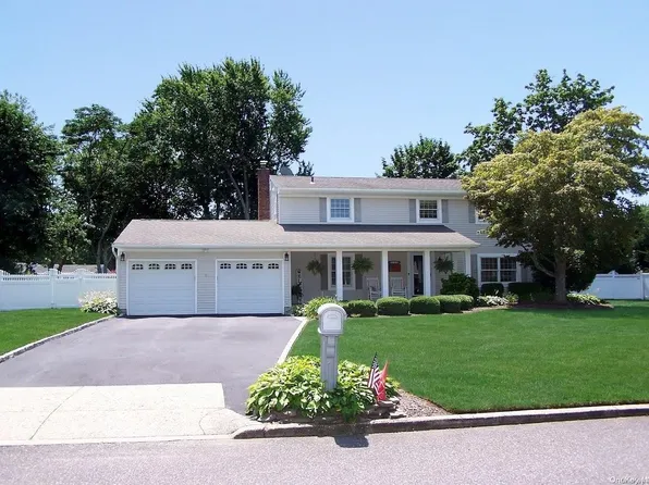 16 Galleon Lane, East Setauket, NY 11733