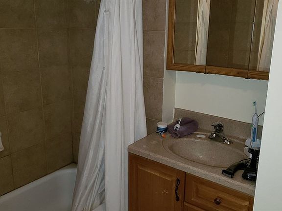 4th image of 1236 W Oakdale Ave #1RFCH