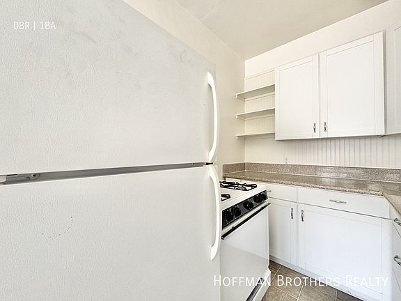 3rd image of 439 N Van Ness Ave #6