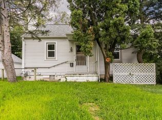 1679 29th St NE, Cedar Rapids, IA 52402