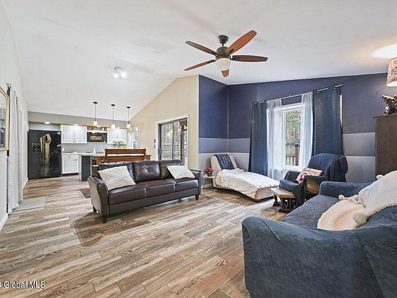 4th image of 46 Pepperbush Place