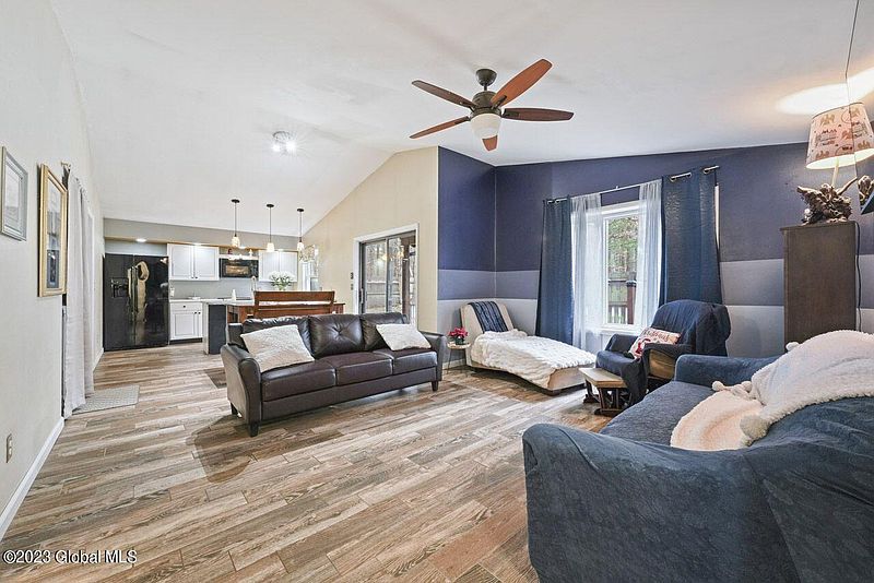 4th image of 46 Pepperbush Place