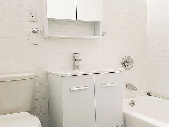 4th image of 3203 Oxford Ave APT 12