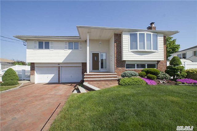 1st image of 6 Burns Ln
