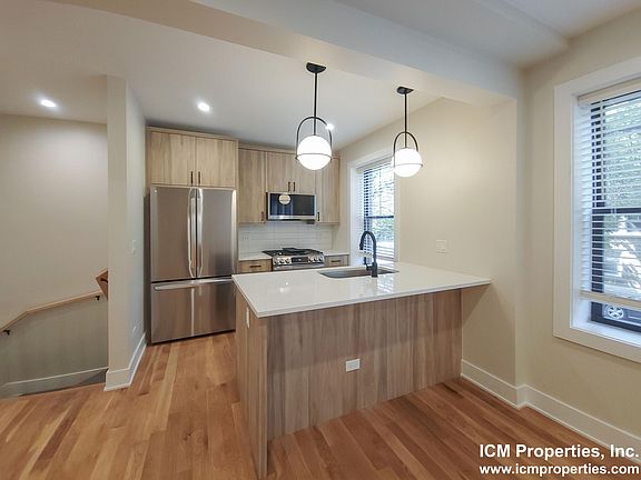 2nd image of 2016 W Ainslie St #2F