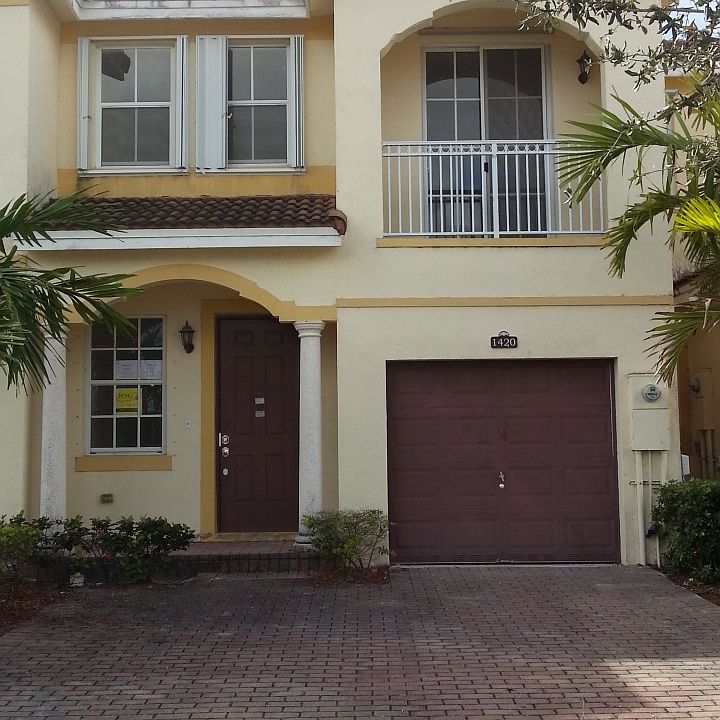 1st image of 1420 SE 26th Ave