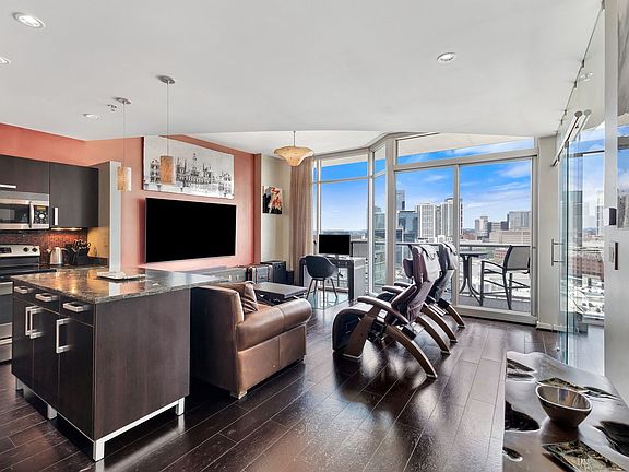 5th image of 600 12th Ave S APT 1509