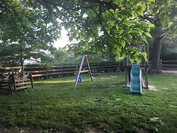 Fenced yard & fire pit