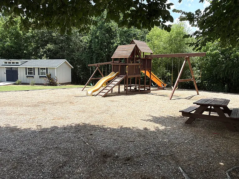 4050 Stowe Dr — Photo 38