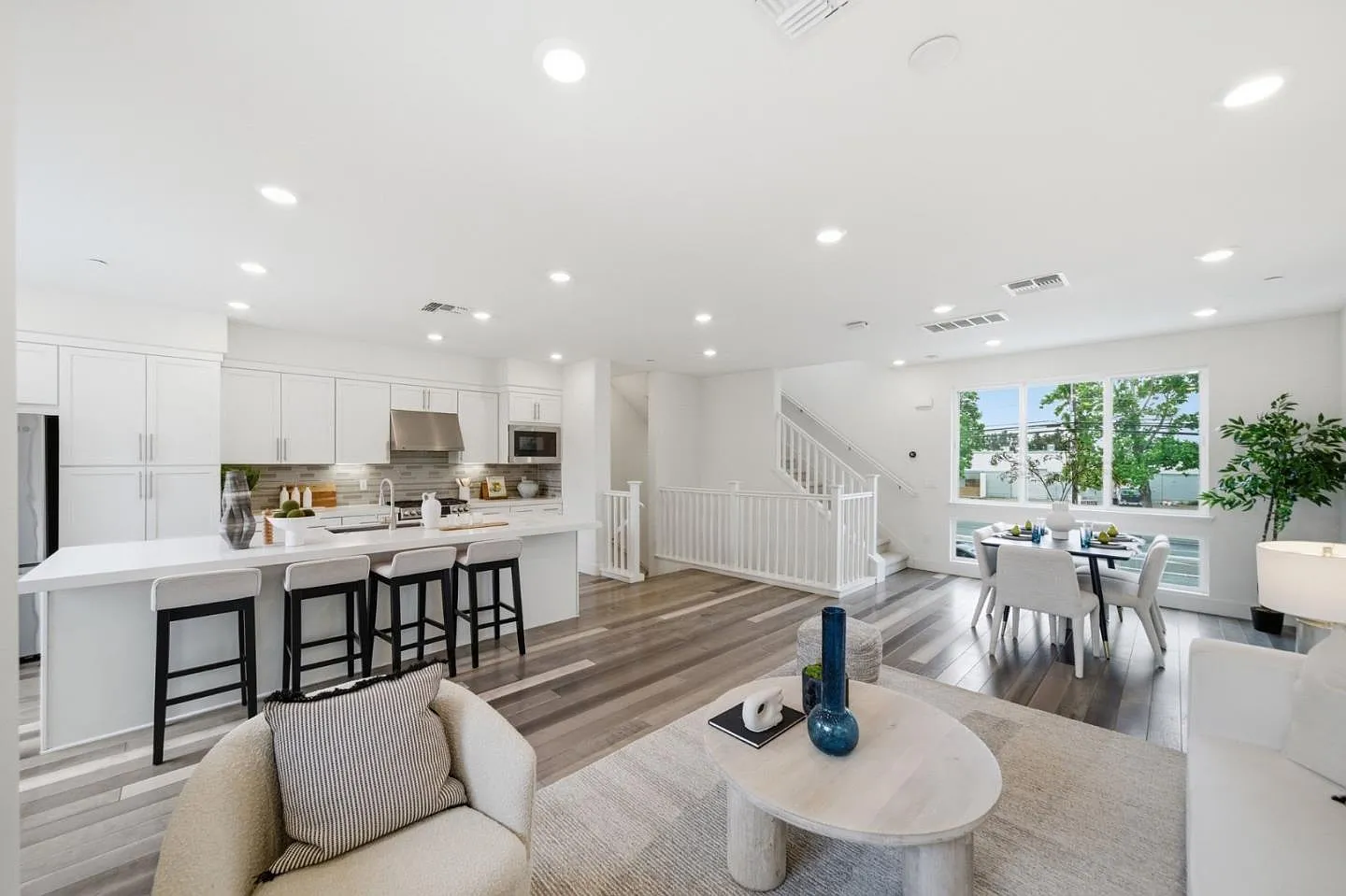 2 bed, 1502 sqft, $4,200 — Photo 1