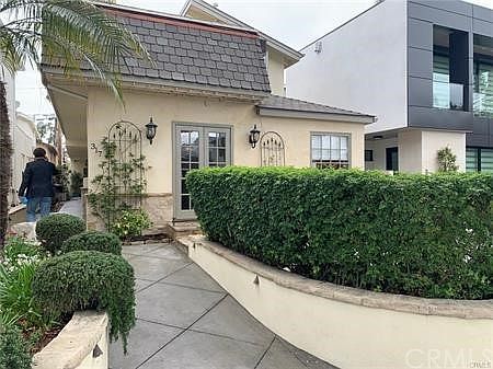 1st image of 317 Larkspur Ave