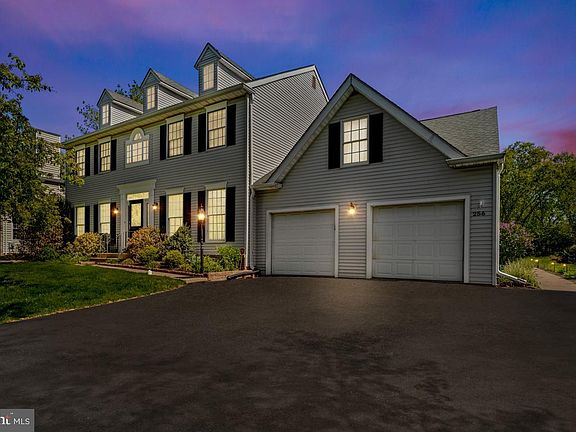 2nd image of 256 Mallard Dr E