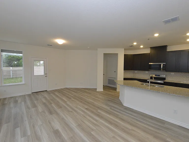 131 E Granite Shores Dr — Photo 3