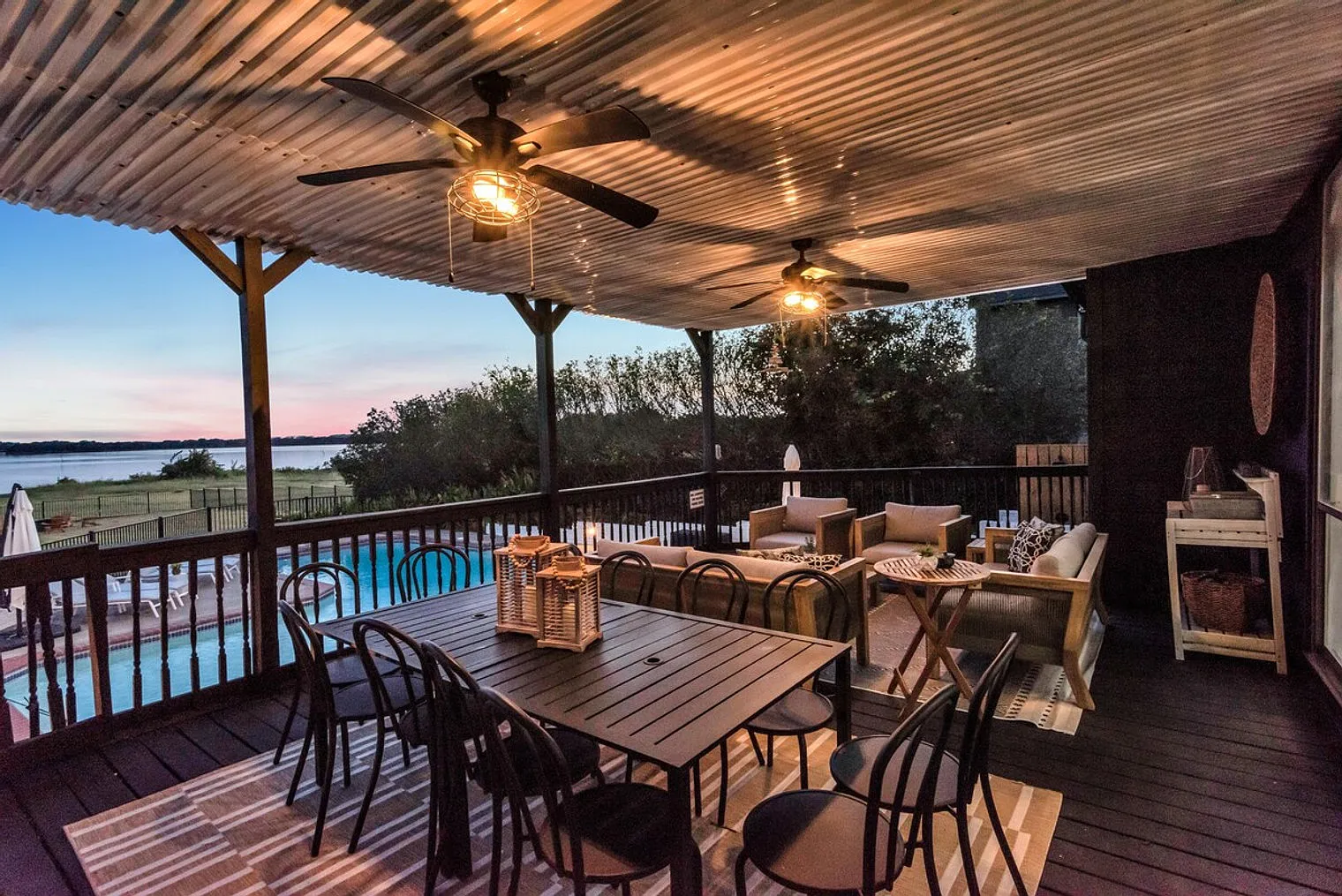 6 bed, 4.0 bath, 5887 sqft, $13,555 — Photo 2