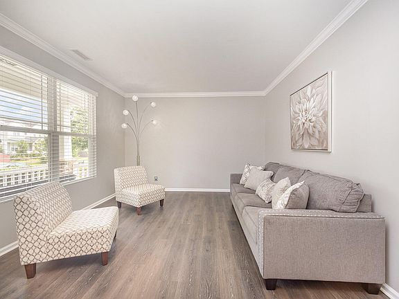 5th image of 1211 Whispering Oak Ln